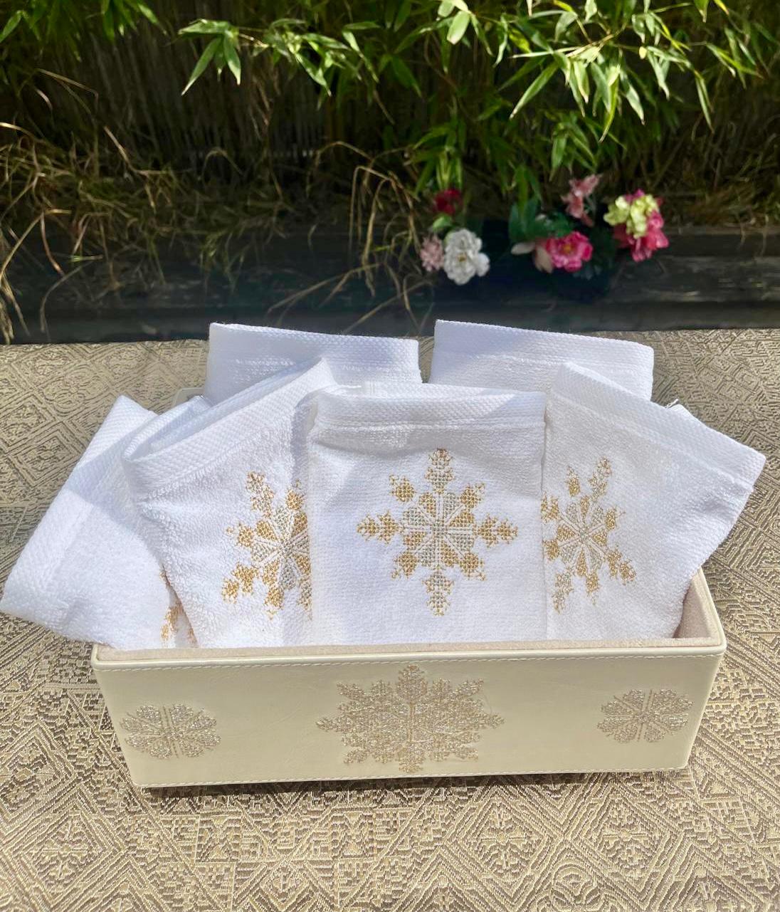 Coffret de serviettes brodées – Motif doré