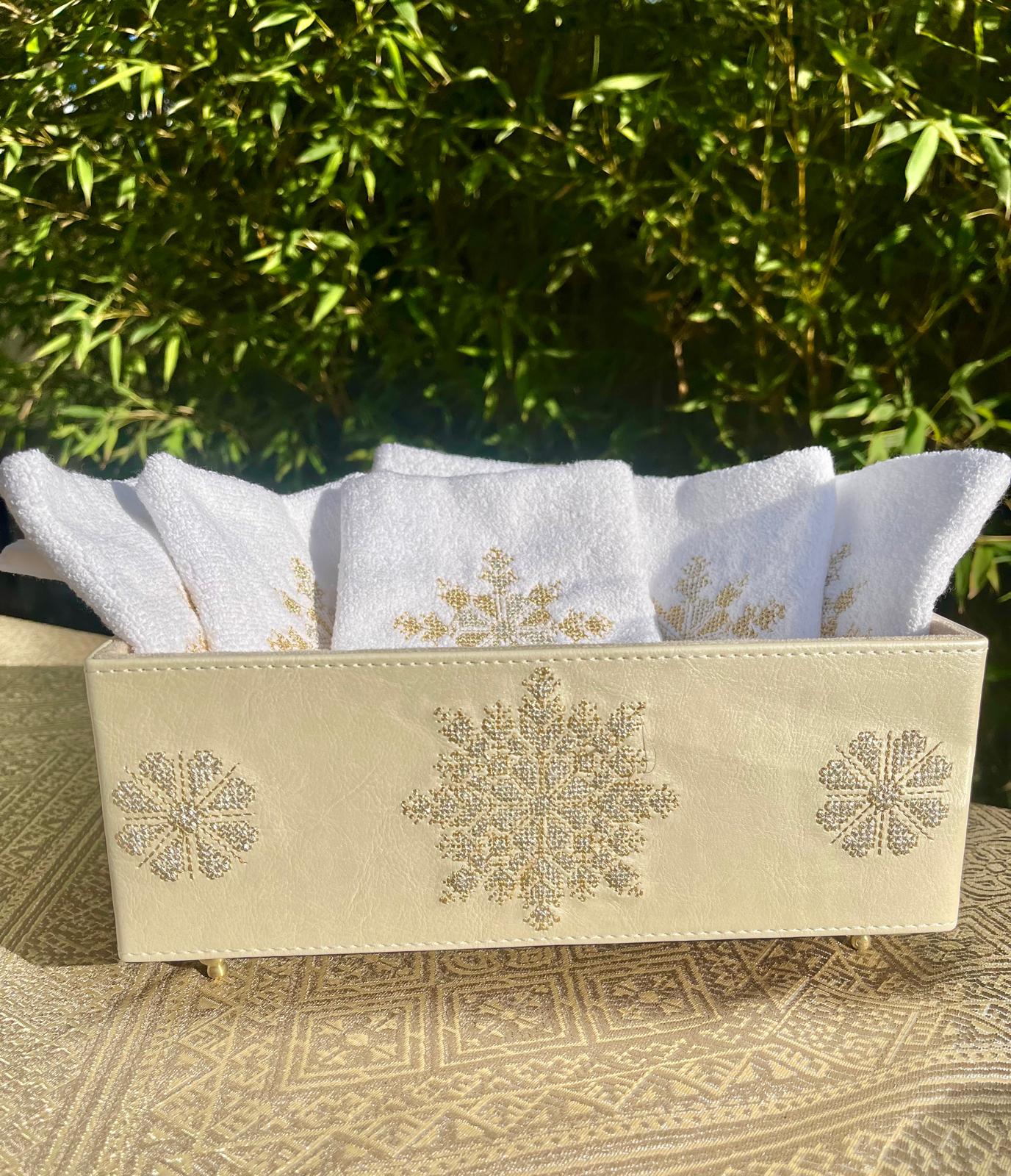Coffret de serviettes brodées – Motif  doré
